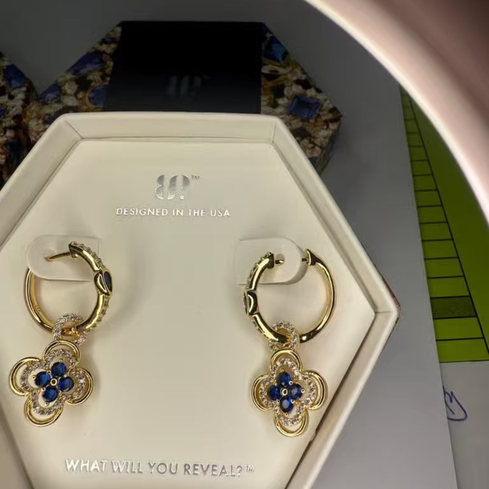 Gold and Blue Pendant Necklace Set - Picture 2 of 4